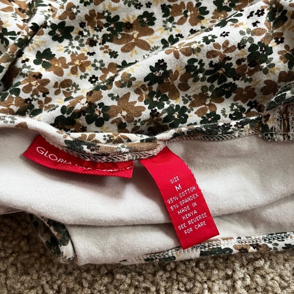 Gloria Vanderbilt Flower tank - Picture 4 of 5